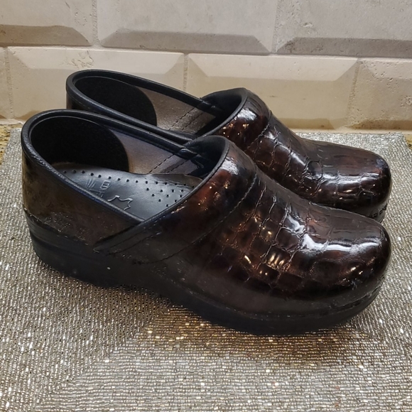 SOLD!! DANSKO Croc Print Patent Clogs - Size 36 - Picture 1 of 9